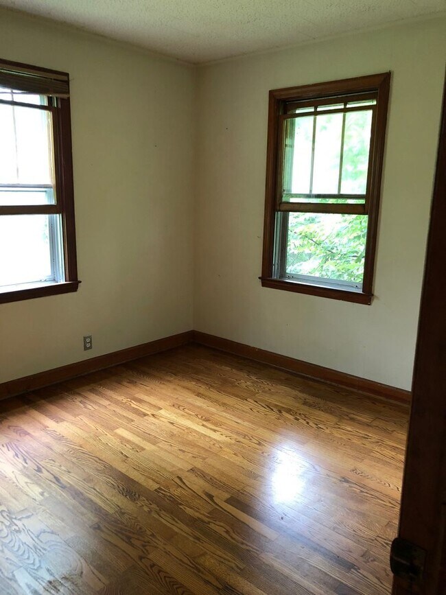 Building Photo - 3 bedroom 1 bath in Elizabethton