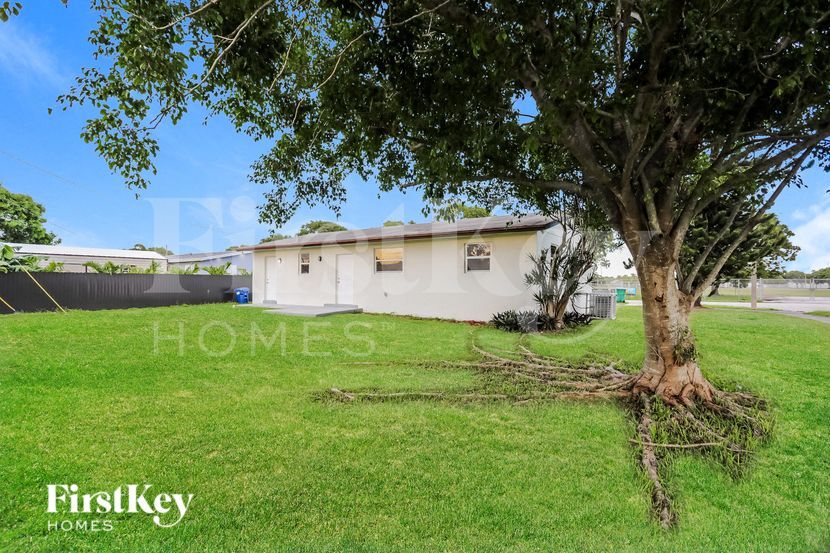 Building Photo - 14830 SW 103rd Ave