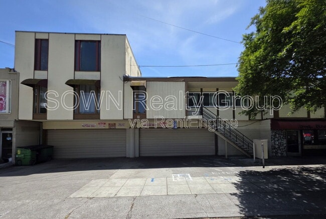 Primary Photo - 412 E William St