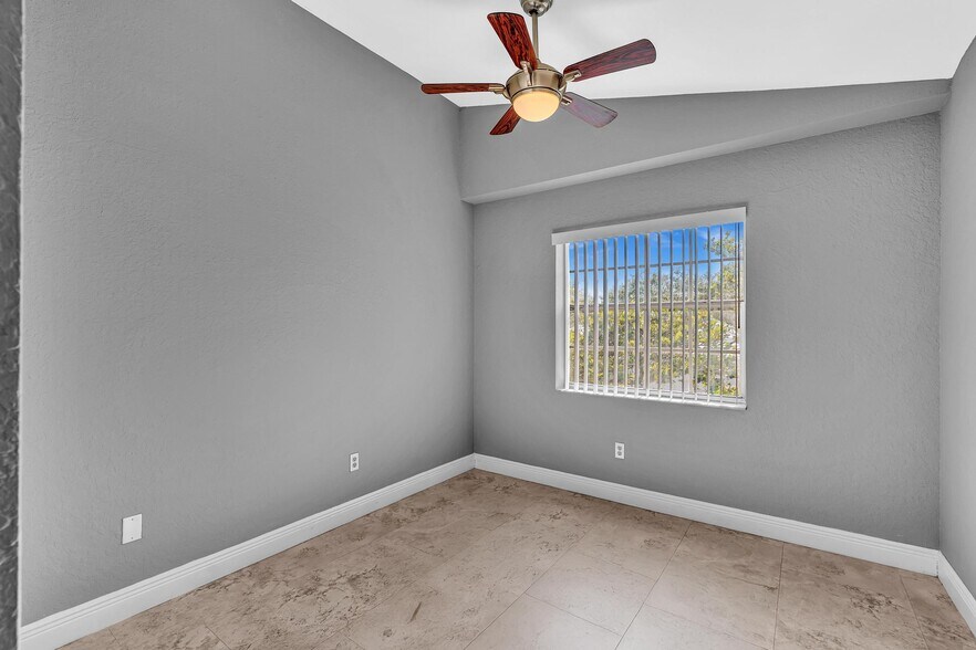 Building Photo - 2881 N Oakland Forest Dr