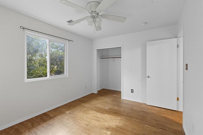 Building Photo - 617 Riverway Ln