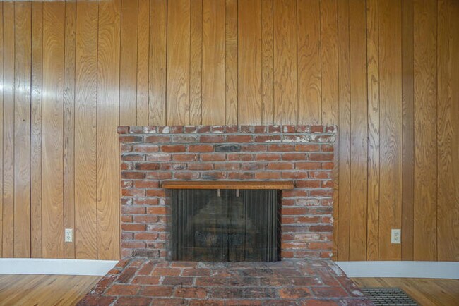 Building Photo - FOUR BEDROOM SPLIT LEVEL IN SALMON CREEK