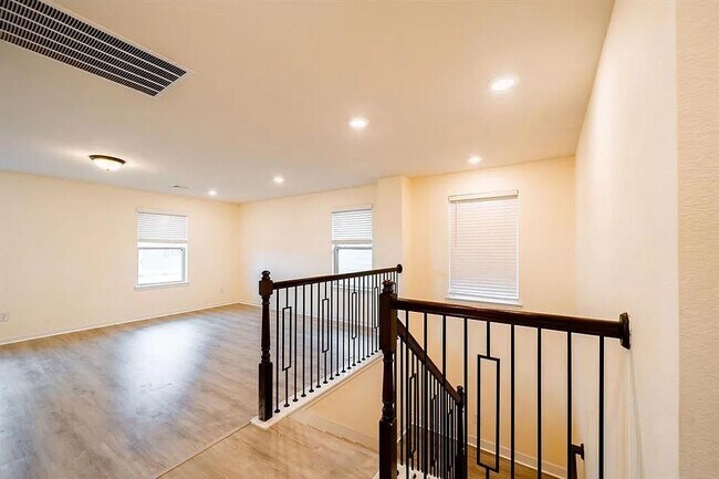 Building Photo - 1842 Commons Hill Ln