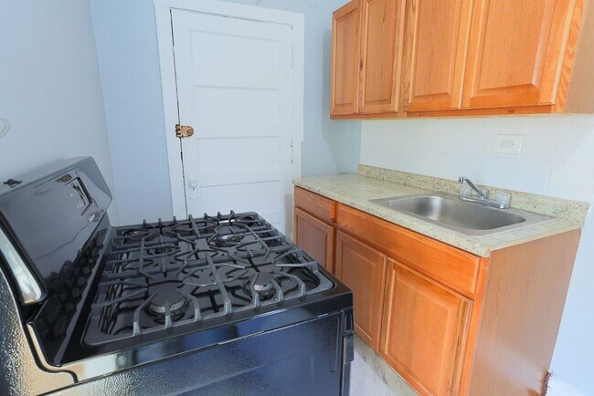 Building Photo - 4600 N Beacon St