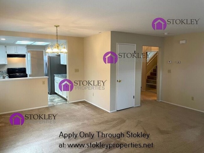 Building Photo - 1633 Lindbergh Dr