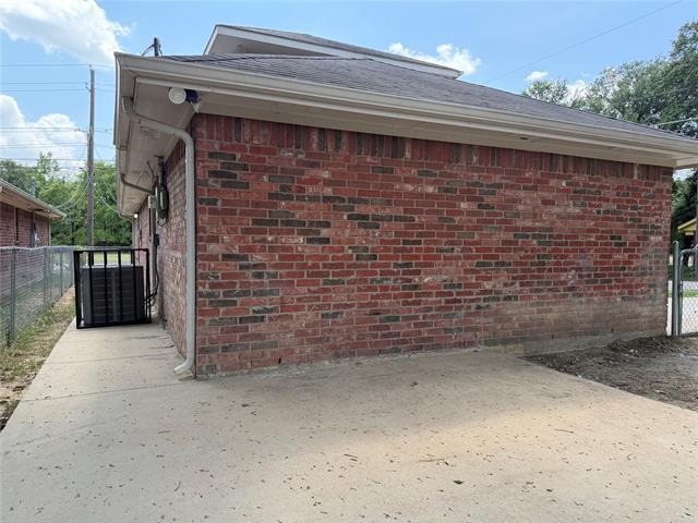 Building Photo - 12905 Kleberg Rd