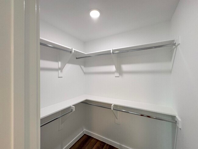 Building Photo - 530 Silvana Dr