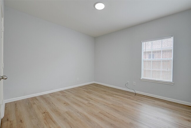 Building Photo - 3322 E Cedar Hollow Dr