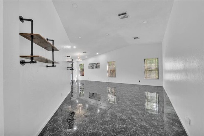 Building Photo - 303 NW 105th Terrace