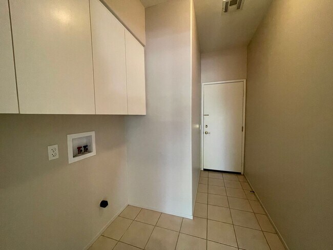 Building Photo - 48625 Cll Esperanza