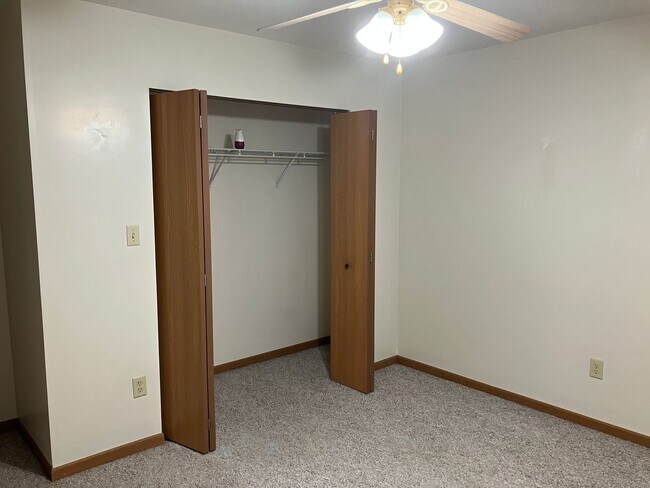 Building Photo - Charming 2-Bedroom Ranch in Peaceful Piqua Neighborhood!