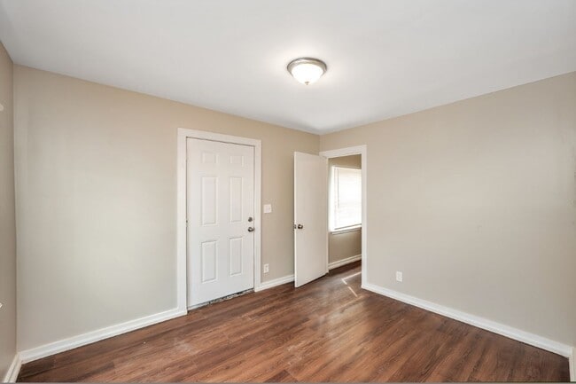 Building Photo - Move in Before the Holidays! Cozy Childers...