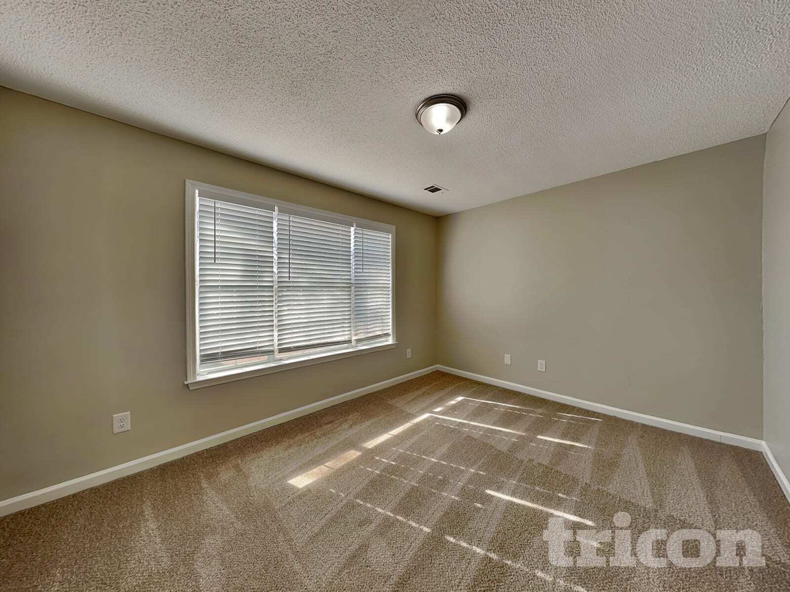 Building Photo - 1016 Forest Glen