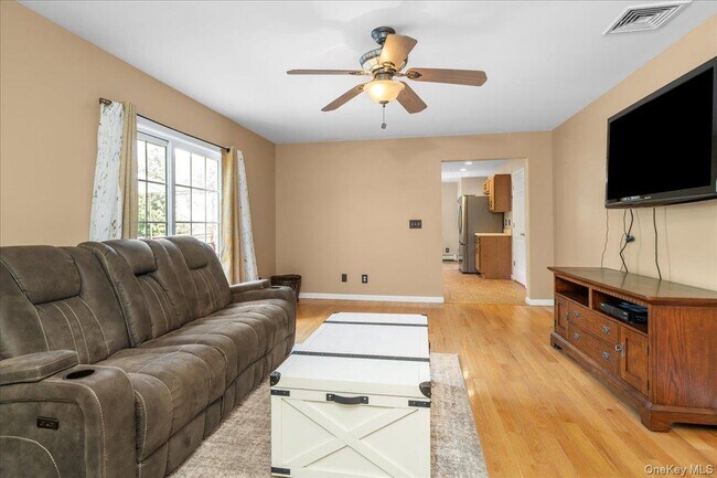 Building Photo - 70 Orchard Crest Dr