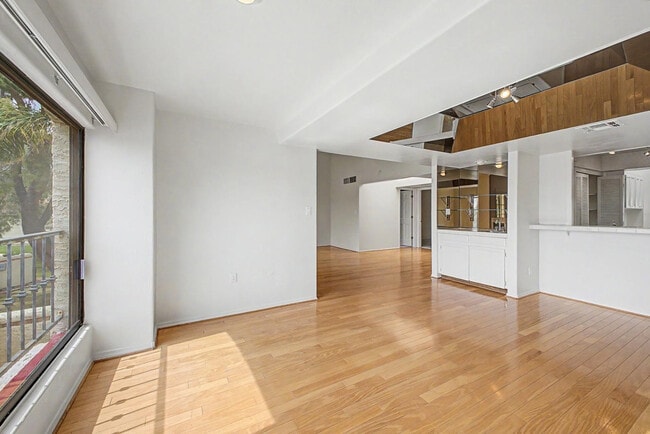 Building Photo - 5736 N 25th St