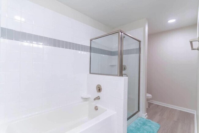 Building Photo - 4001 Breakview Dr