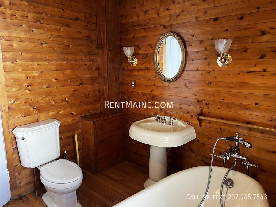 Building Photo - 92 Main Rd N