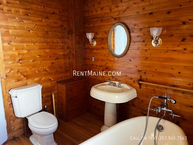 Building Photo - 92 Main Rd N