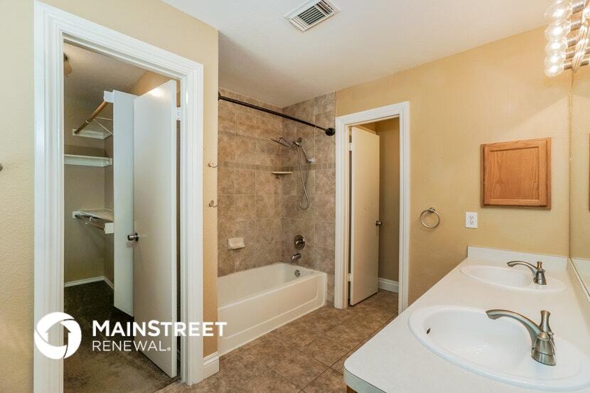 Building Photo - 12 Lockspring