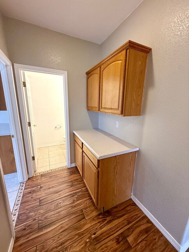 Building Photo - 2116 Roy Rogers Way