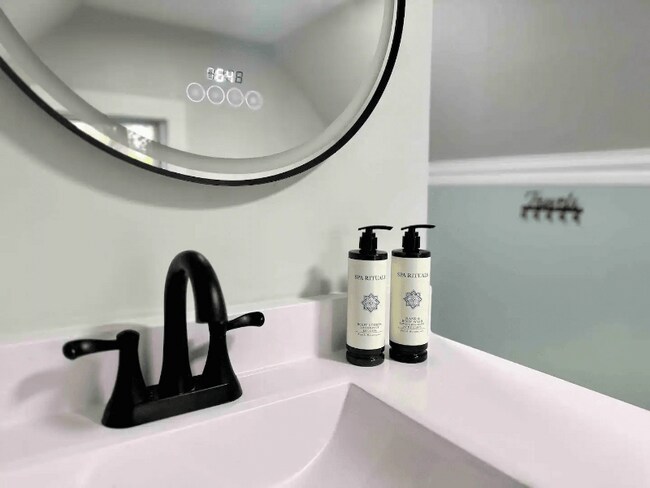 Building Photo - 450 Seward St