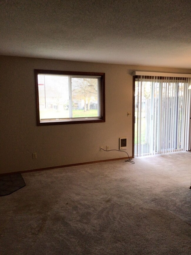 Building Photo - AVAILABLE NOW - Two Bedroom and Two Bath Duplex Unit in Bagley Downs Neighborhood