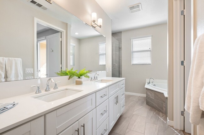 Building Photo - 4384 Paxton Pl