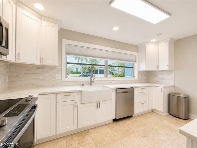 Building Photo - 912 Dolphin Dr