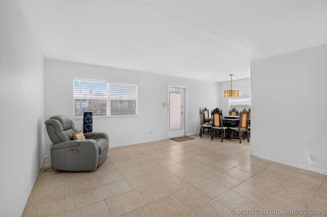 Building Photo - 65 Saxony B