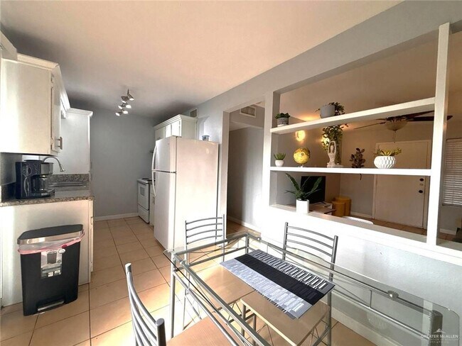 Building Photo - 9 Upas Ave