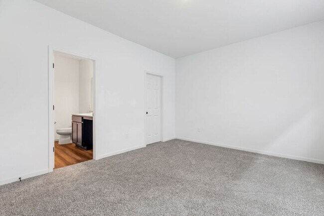 Building Photo - 710 Alban Aly