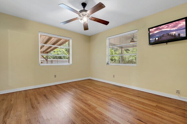Building Photo - Stunning 3 Bedroom 2 Bathroom Mid-Century ...