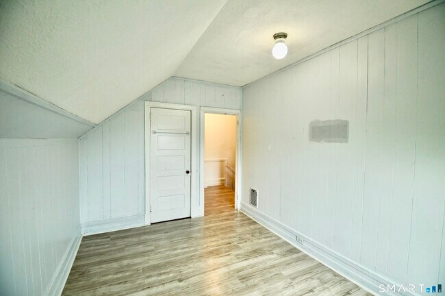 Building Photo - 407 East Ave