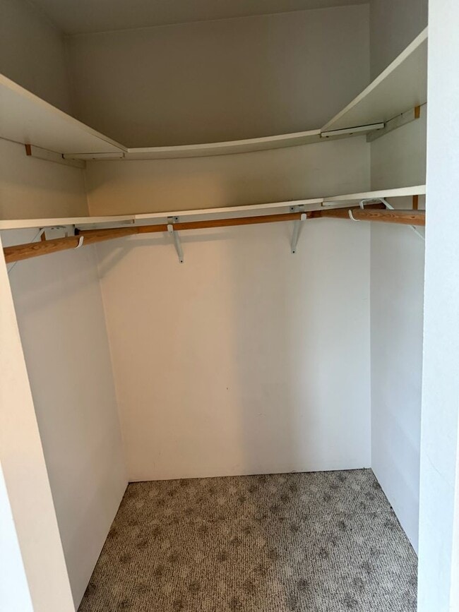 Building Photo - Gunnar - Andis 4 plex #2