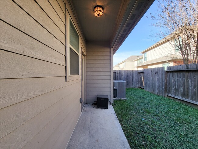 Building Photo - 17018 Taffaine Dr