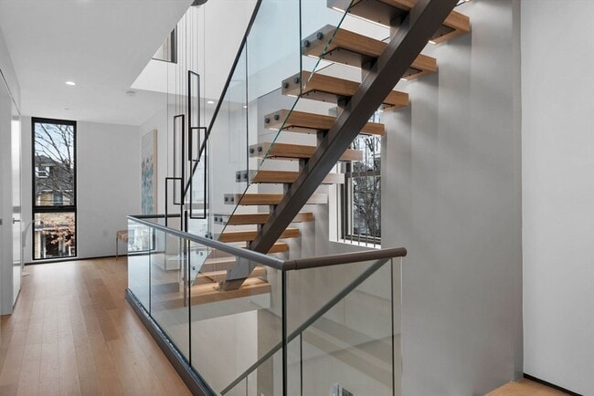 Building Photo - 80 Alpine St