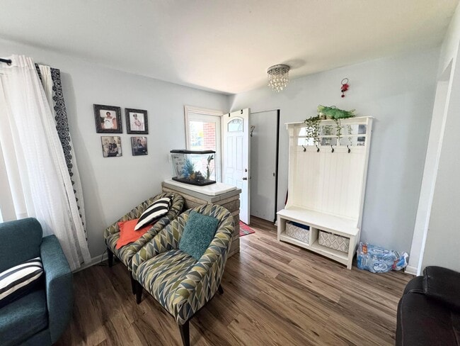 Building Photo - 4644 Broadhurst Dr