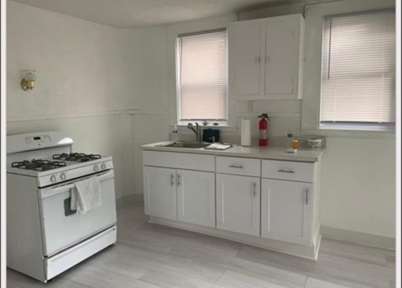 Building Photo - 19 Meacham St