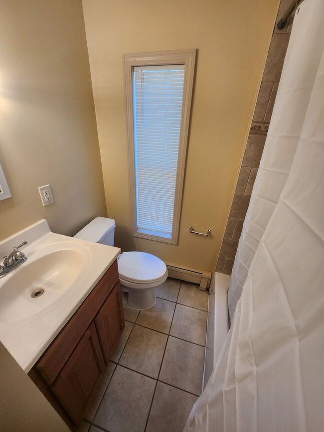 Building Photo - Single Family 4 Bd 2 Bath With Office and ...