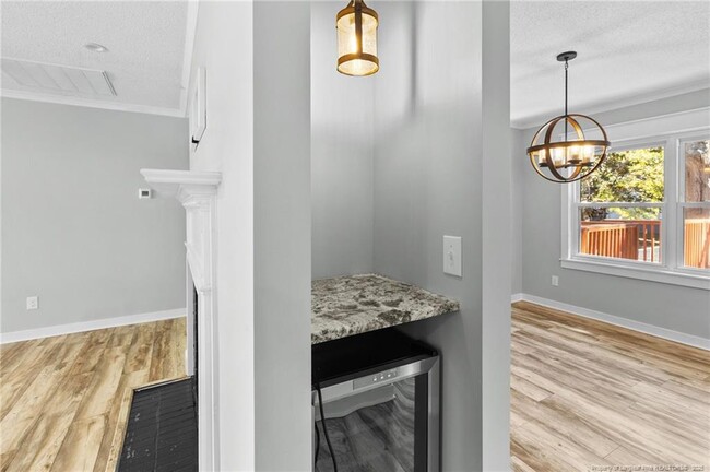 Building Photo - 505 Cross St