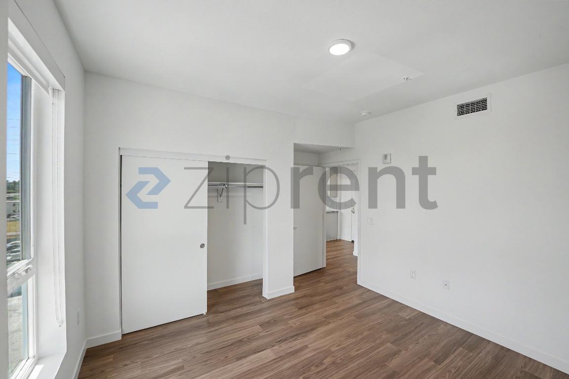 Building Photo - Unit 412