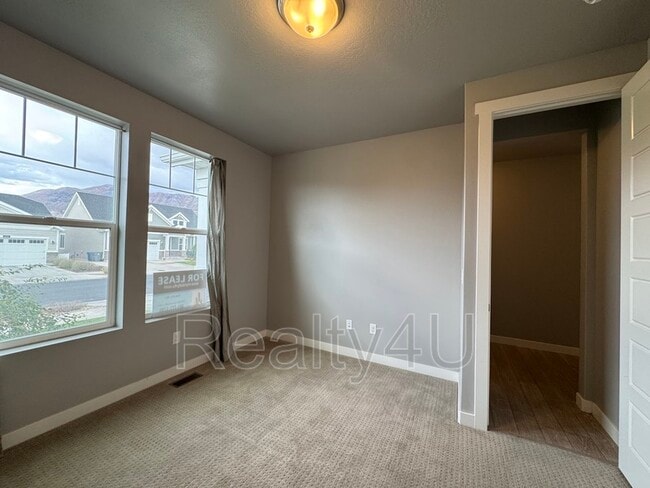 Building Photo - 1433 Dairy Ln