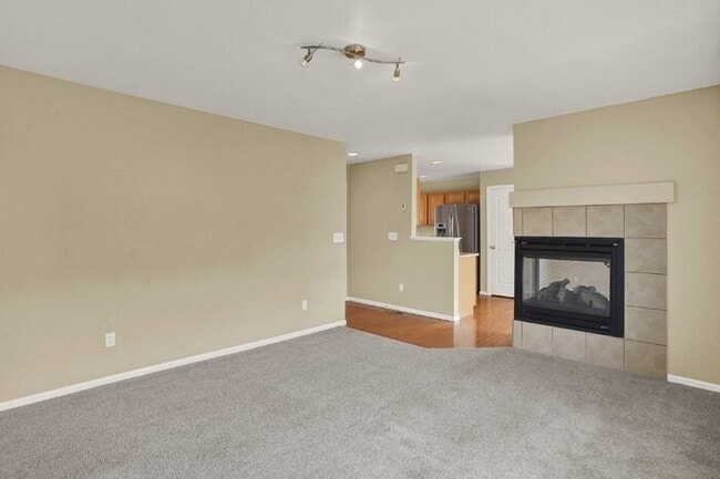 Building Photo - Low-Maintenance Northgate Home with Loft, Fireplace, and Mountain Views