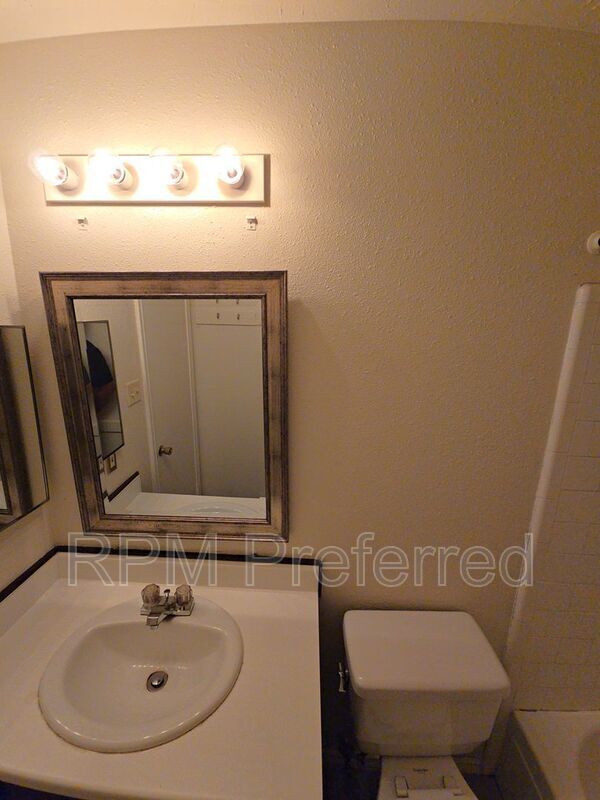 Building Photo - 3930 Mohlerbruk Dr