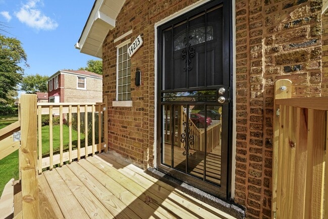 Primary Photo - 14213 S Dearborn St