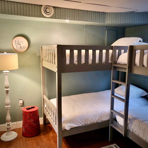 Building Photo - 202 Edgewater Dr