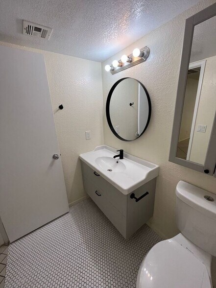 Building Photo - 1201 S McClintock Dr