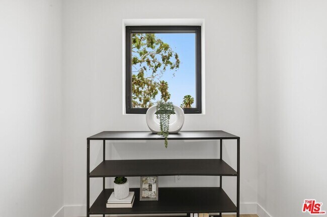 Building Photo - 3845 Don Tomaso Dr