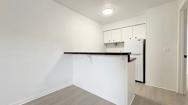 Building Photo - 1405 Neil Ln