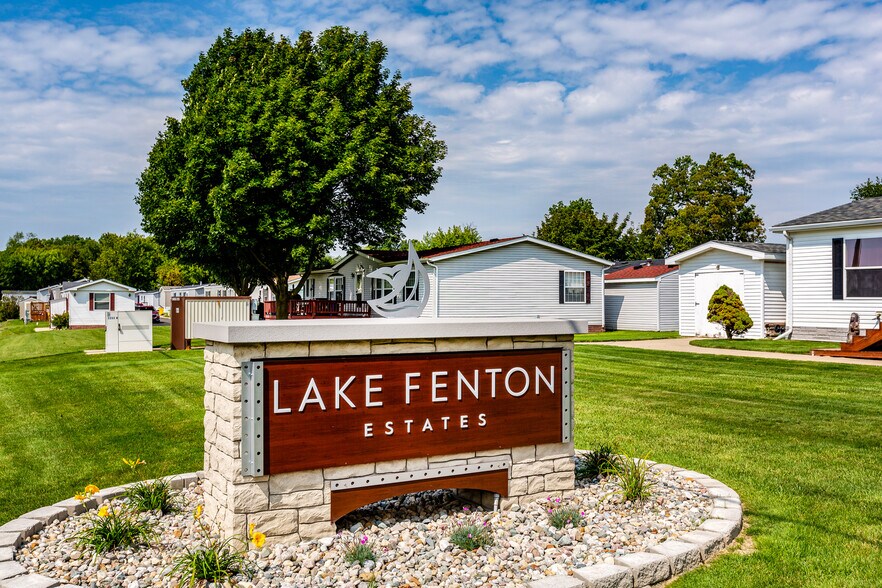 Building Photo - 11444 Oakgrove Dr
